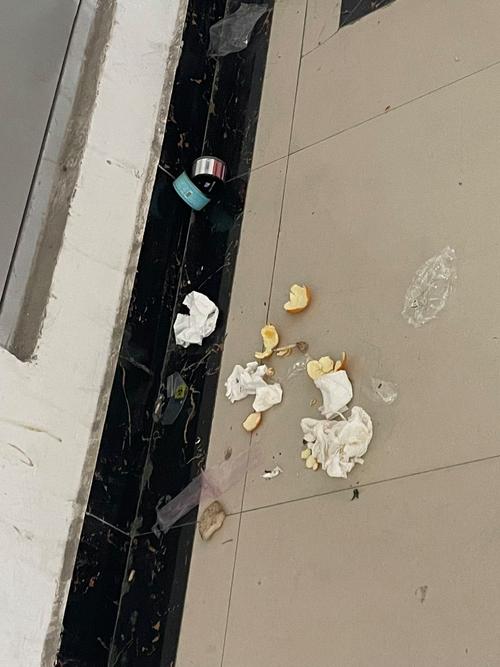 楼上伸出摄像头偷拍？楼上摄像头偷拍隐患揭秘