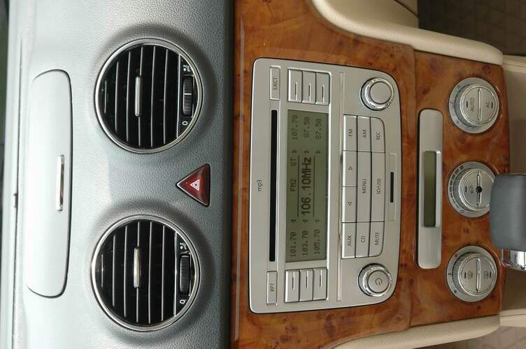 2021款大众朗逸车载主机拆卸步骤