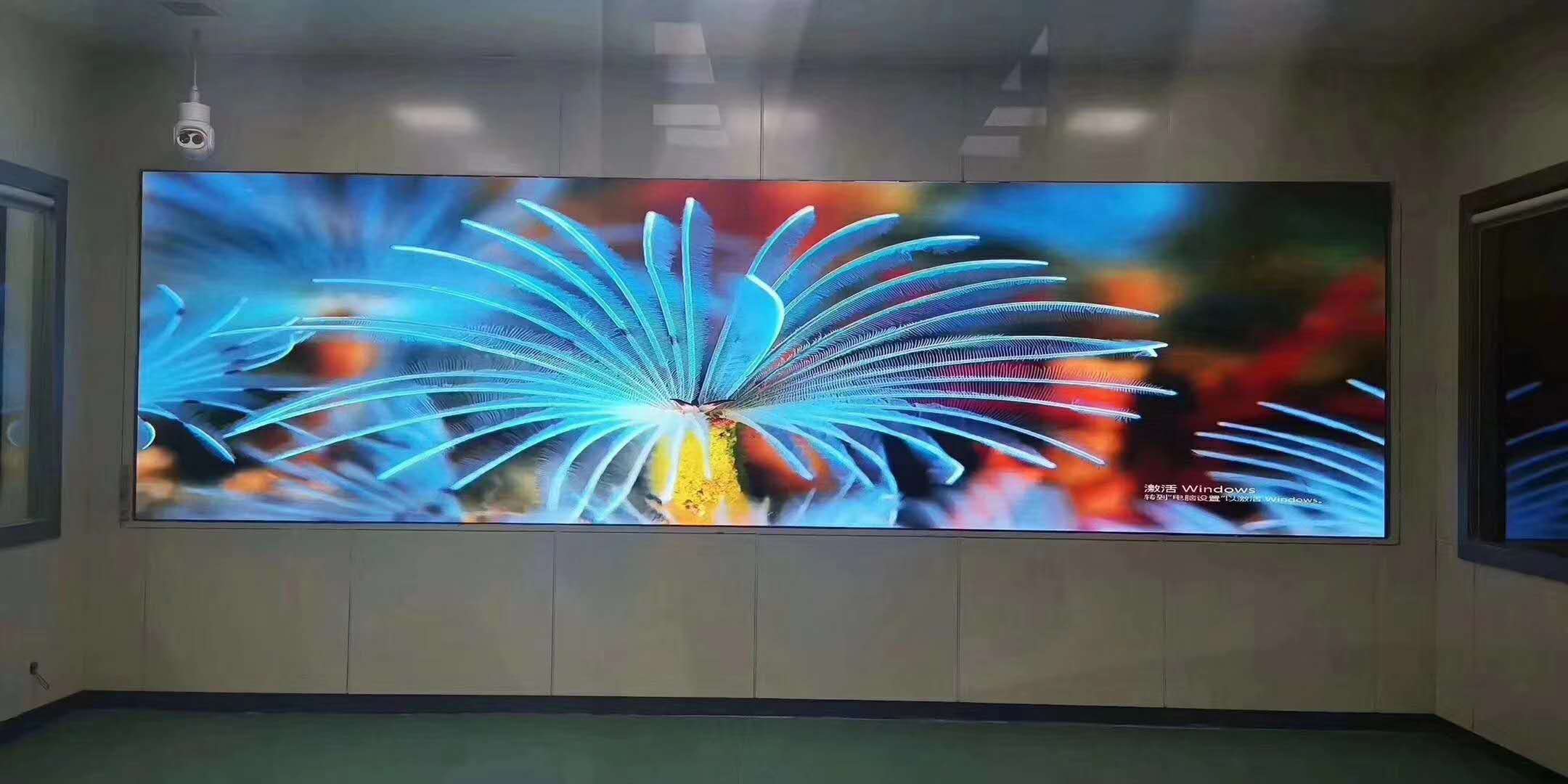 显示器通过什么接口与电脑主机相连