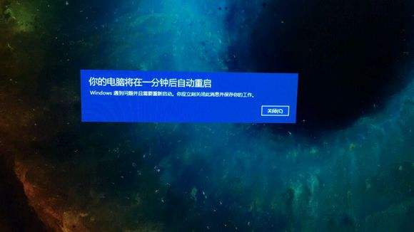 电脑主机重复启动几秒风就停