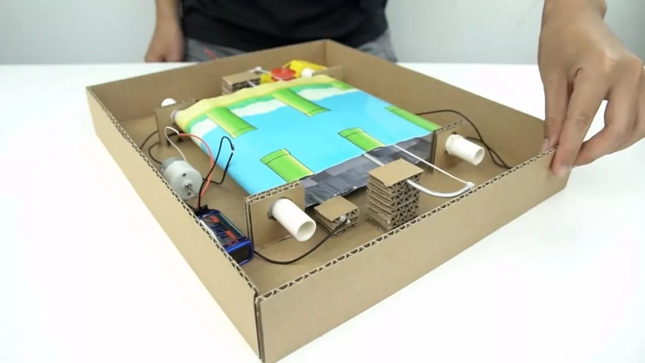 用纸板制作游戏主机