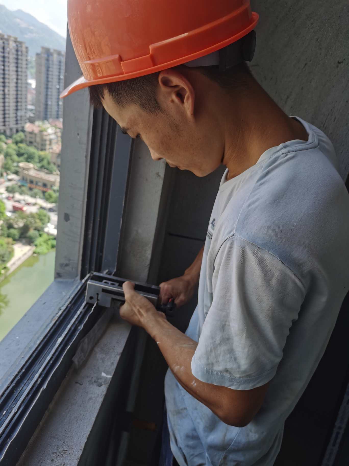 安装车顶行李箱异地备案