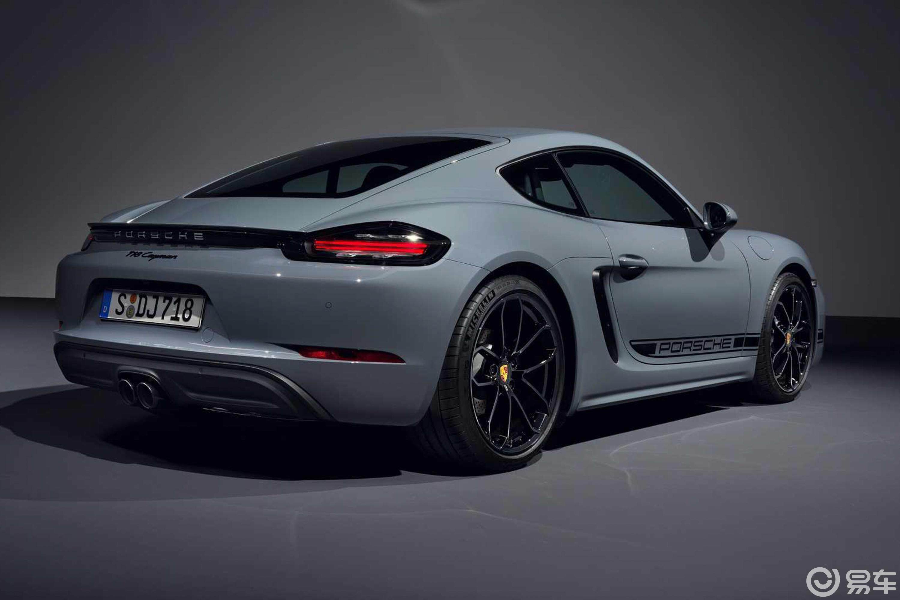 保时捷卡宴主机拆卸图解