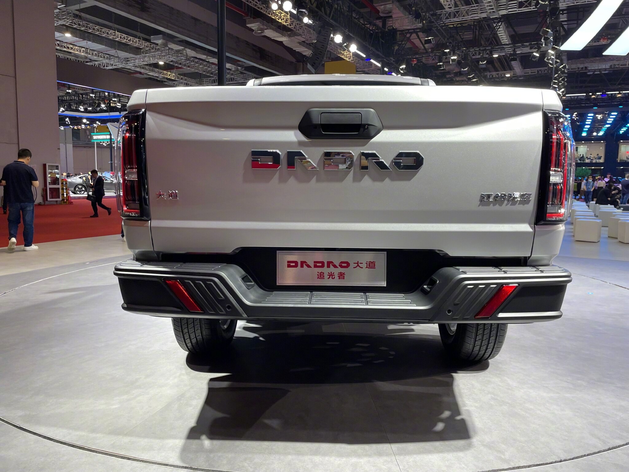 江铃特顺拆中控主机的教程