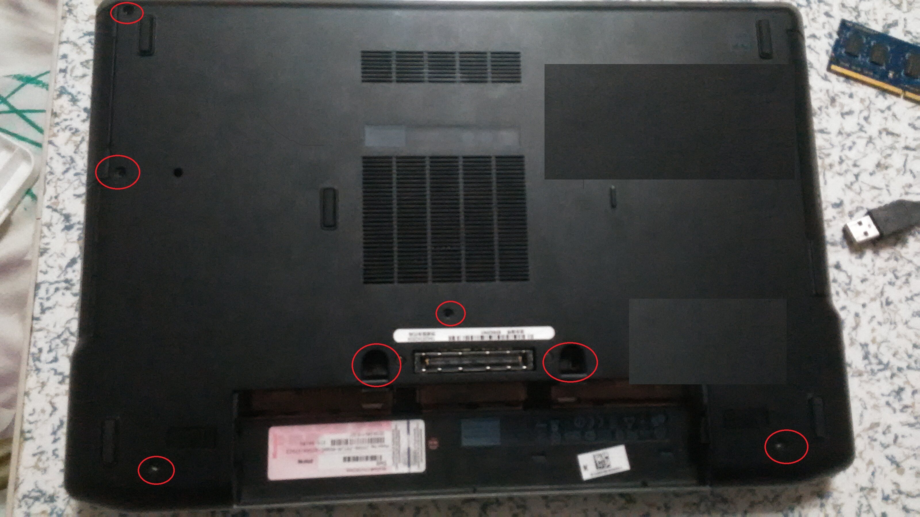 dell台式主机卡扣怎么拆开外壳