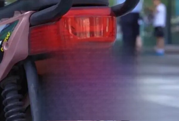 电动车防盗备案牌在哪里安装