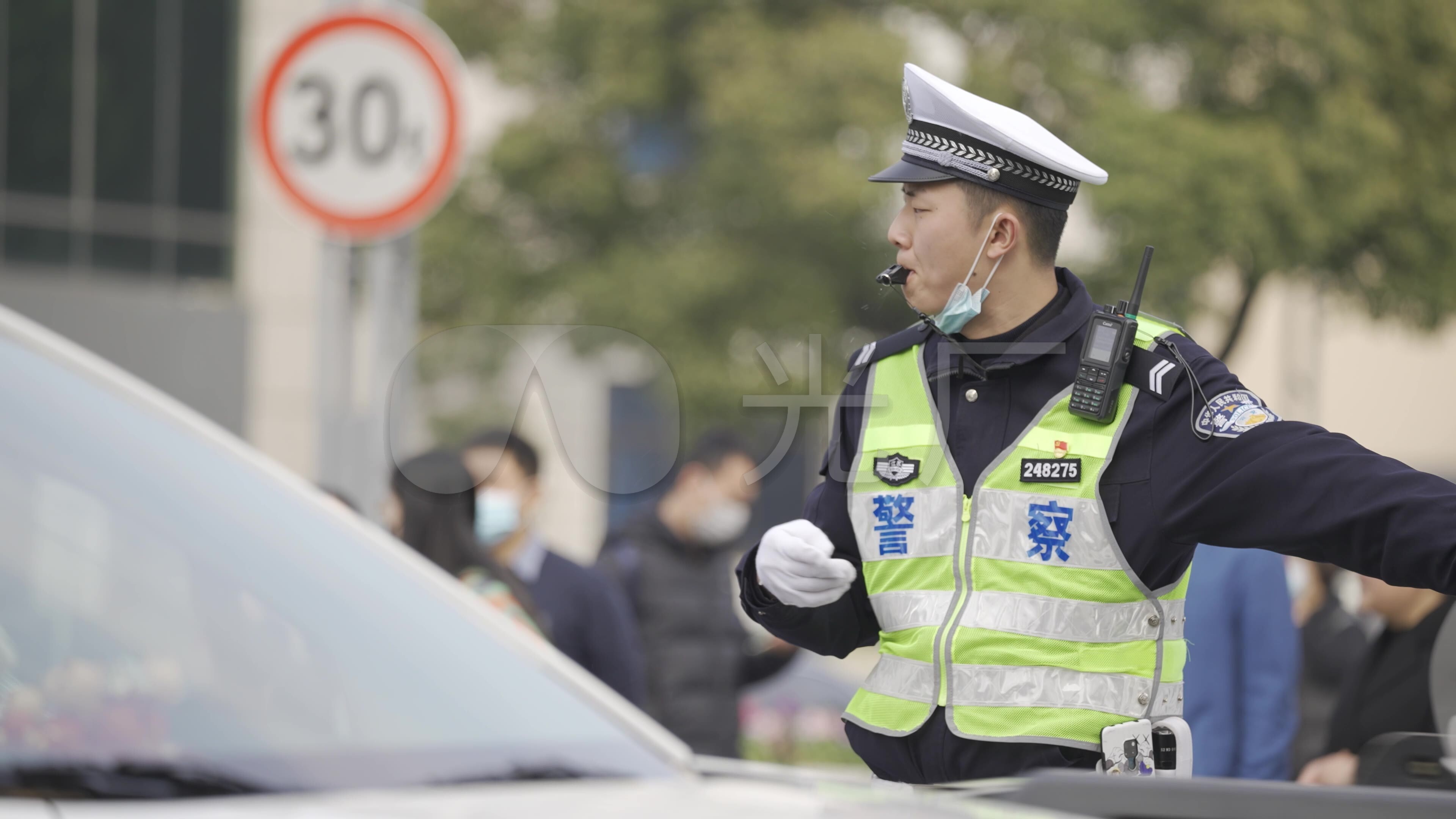 交警队可以备案行驶证照片吗