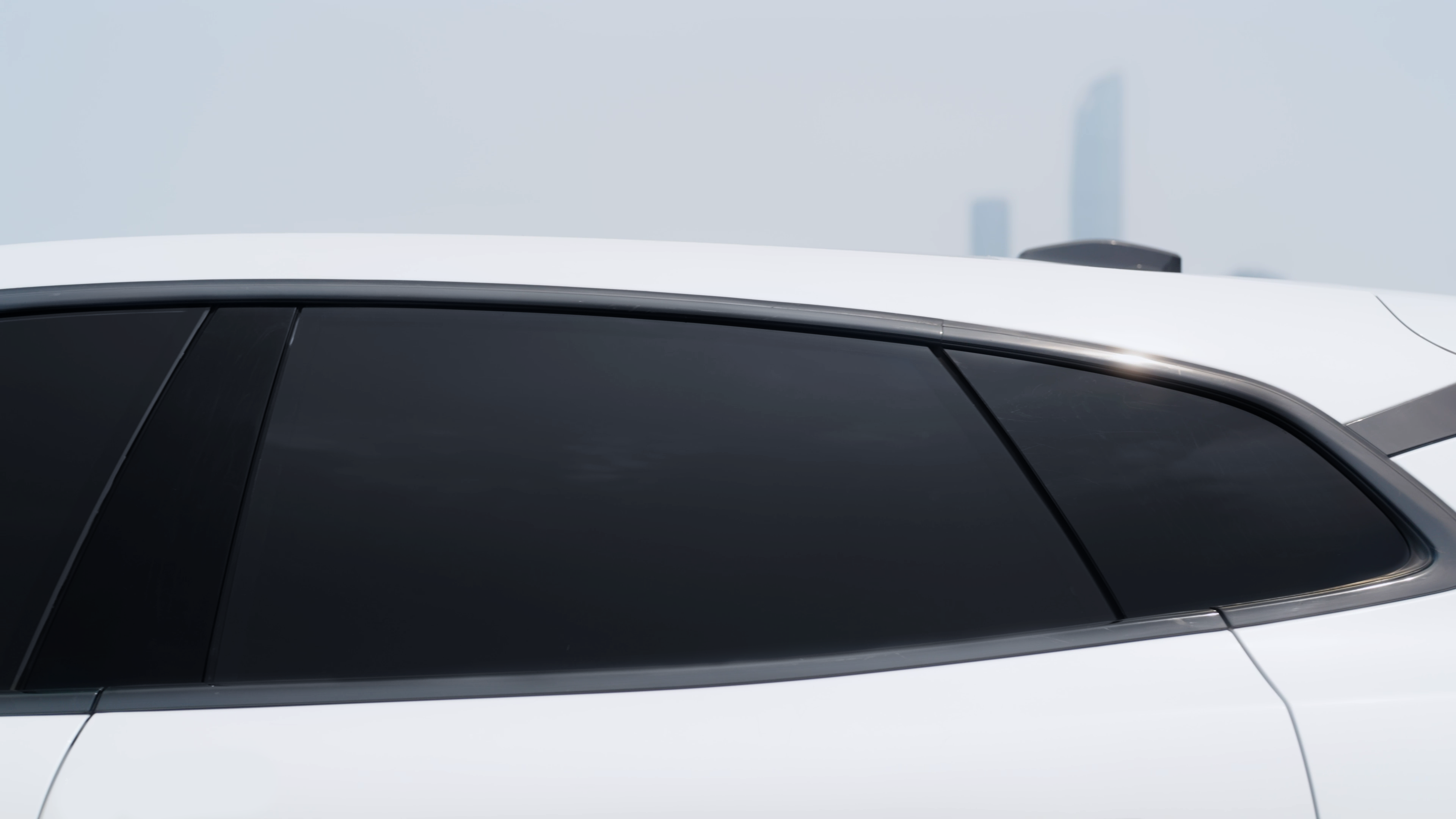 车窗贴了黑膜要备案吗