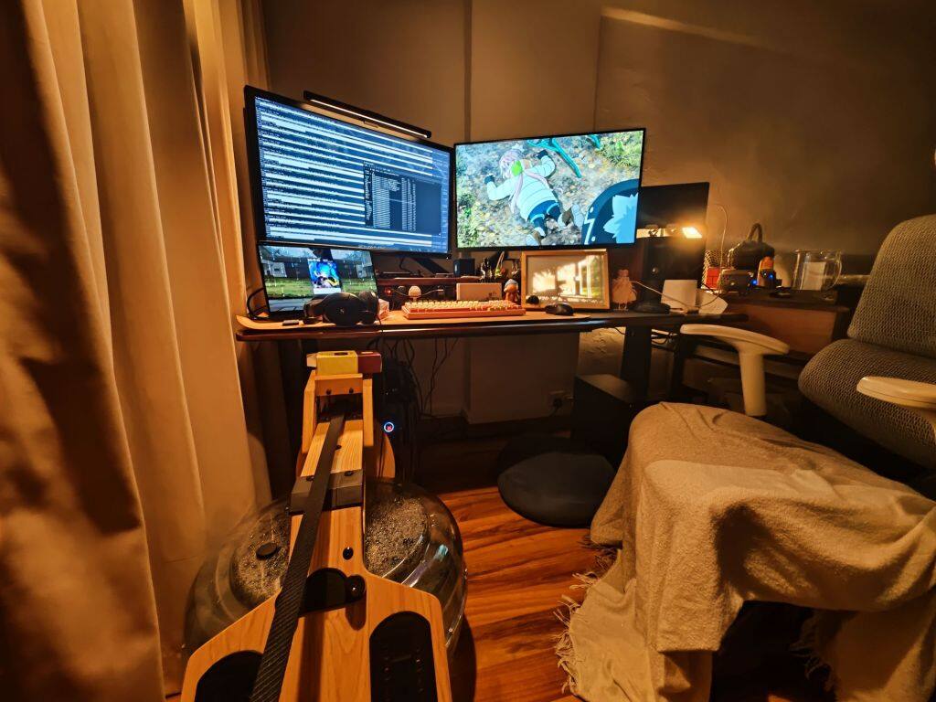 一个桌面怎么摆放电脑主机等