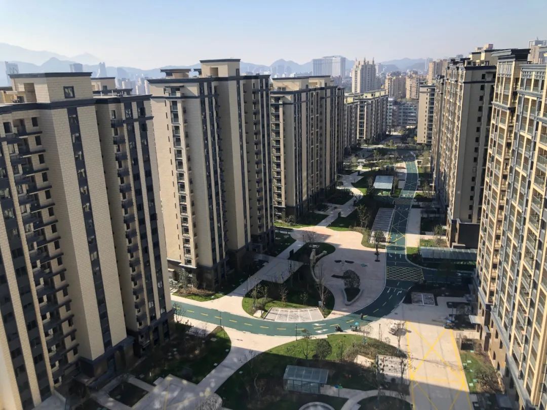 小区物业管理合同应该向谁备案