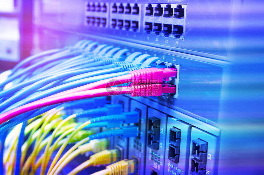 交换机能ping通网关但主机不通