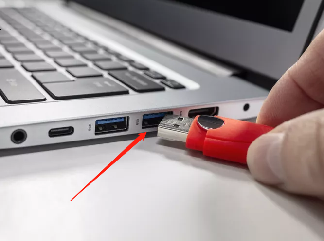 u盘芯片如何插进电脑主机