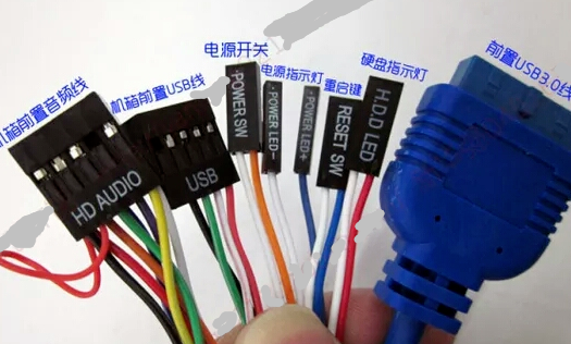 电脑主机里面绿色线插哪