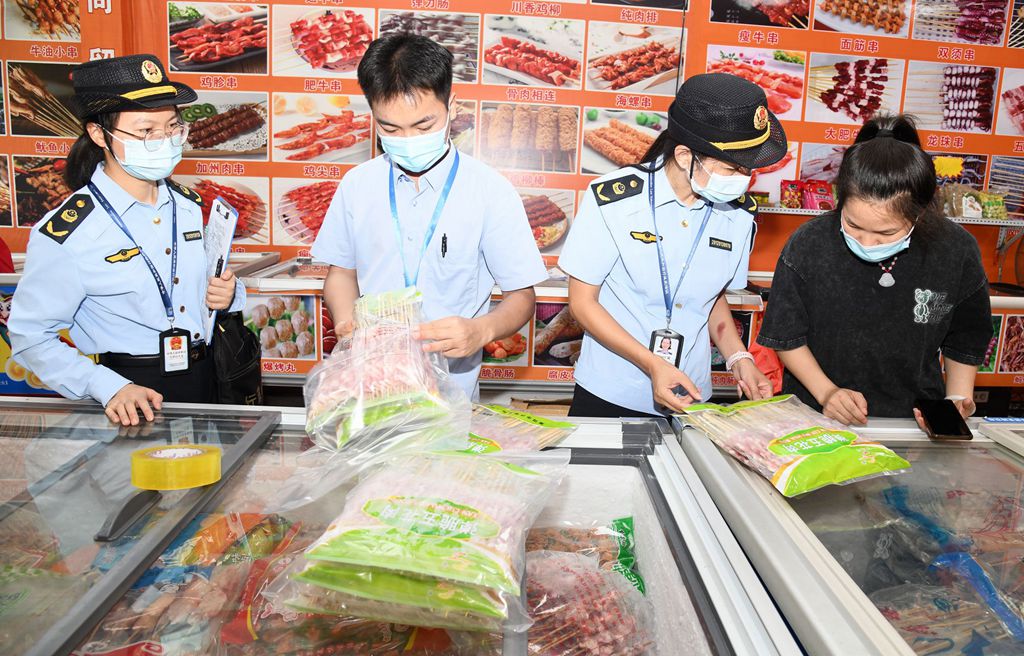 食品摊贩持备案证抽检