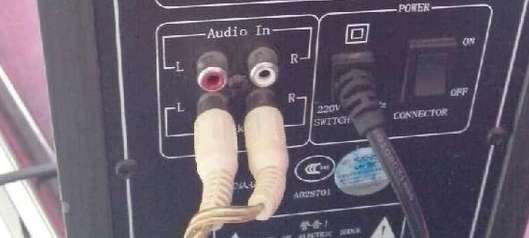 awesome 音响怎么插主机