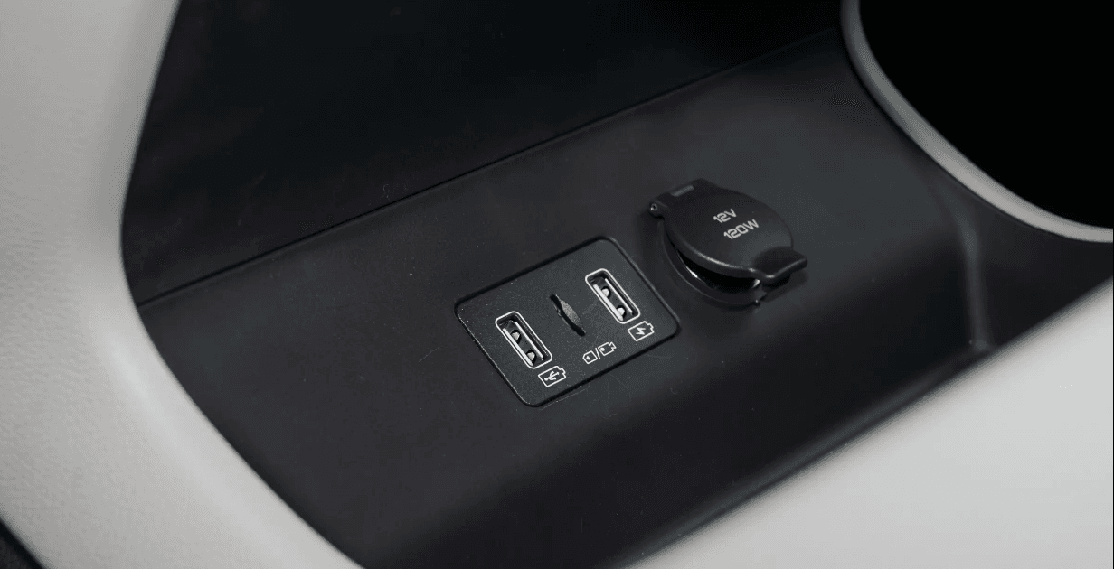 比亚迪宋pluscd主机在哪