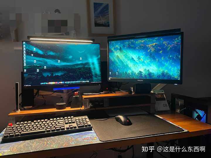 一个桌面怎么摆放电脑主机等