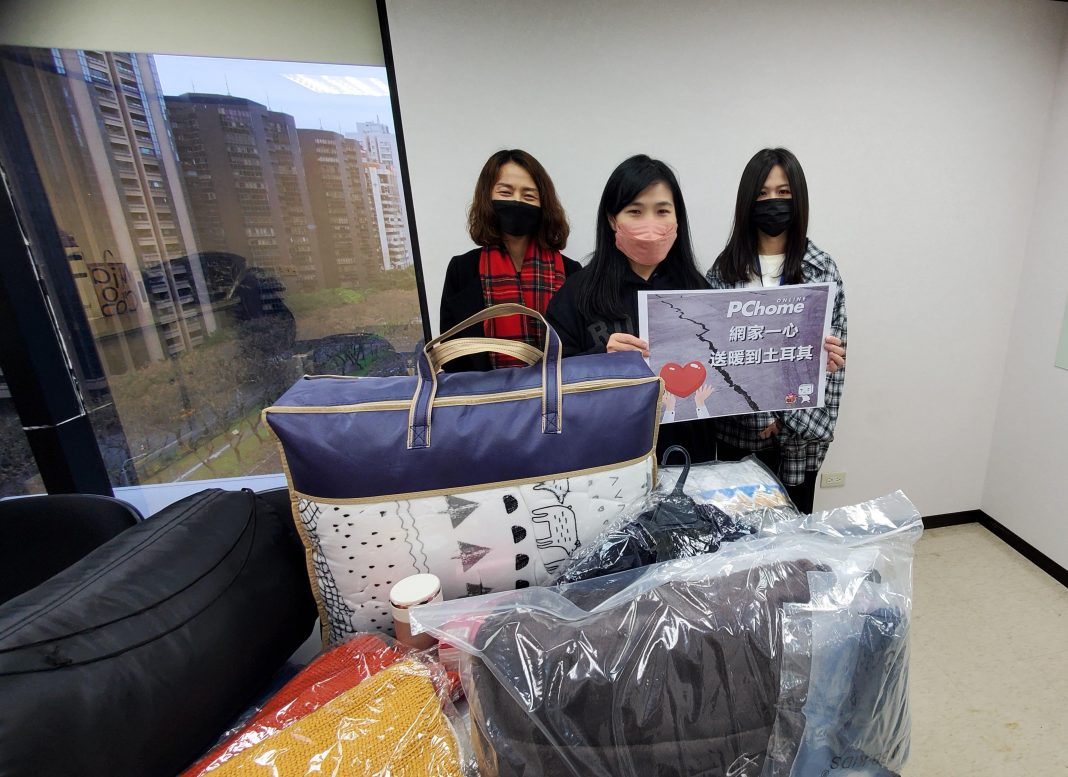 主机买回家是不是接上显示器就能用
