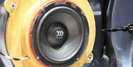 昂克赛拉音响原车主机有杂音