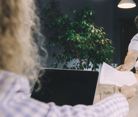 碰到电脑主机后电脑绿屏