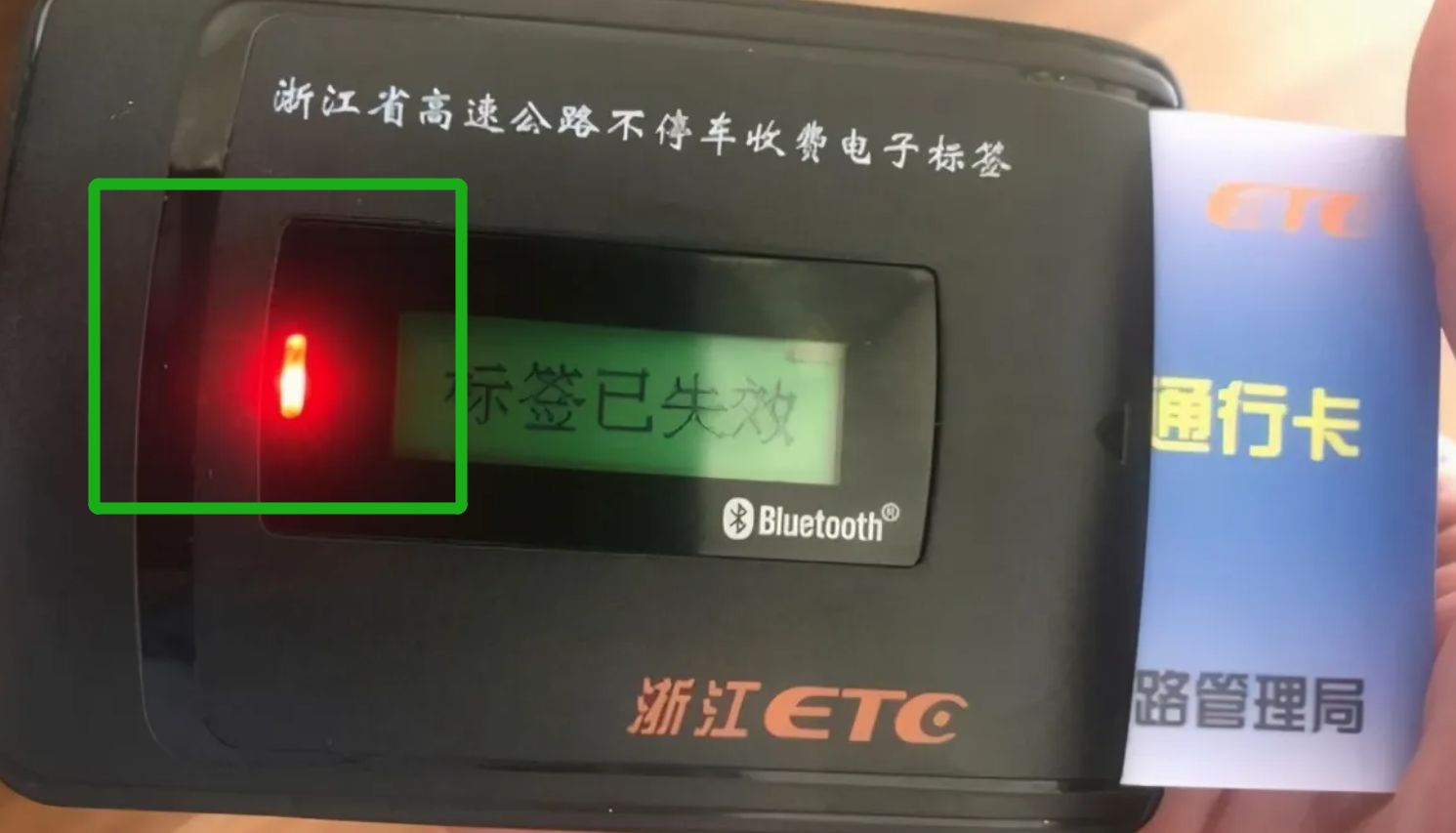 显示器一闪一闪是不是主机问题