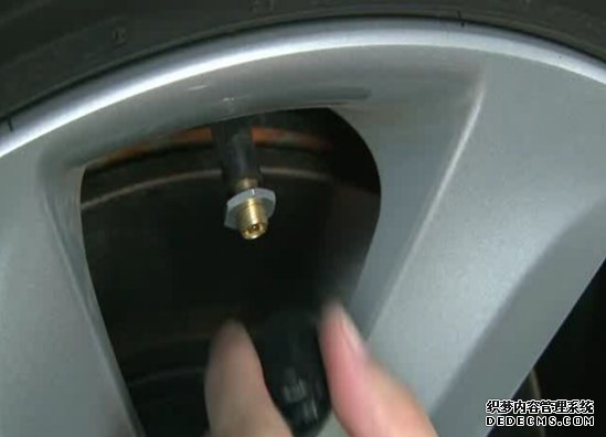 外置胎压监测主机电池不耐用改装