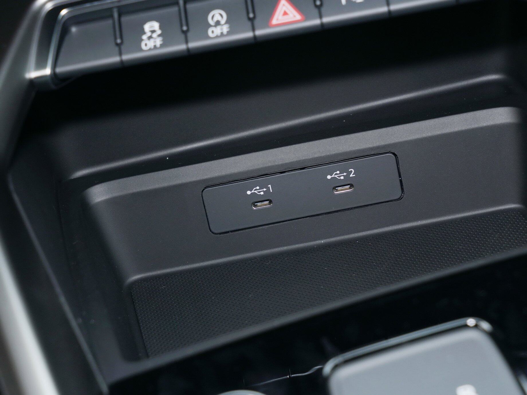 15年奥迪a6主机怎么拆