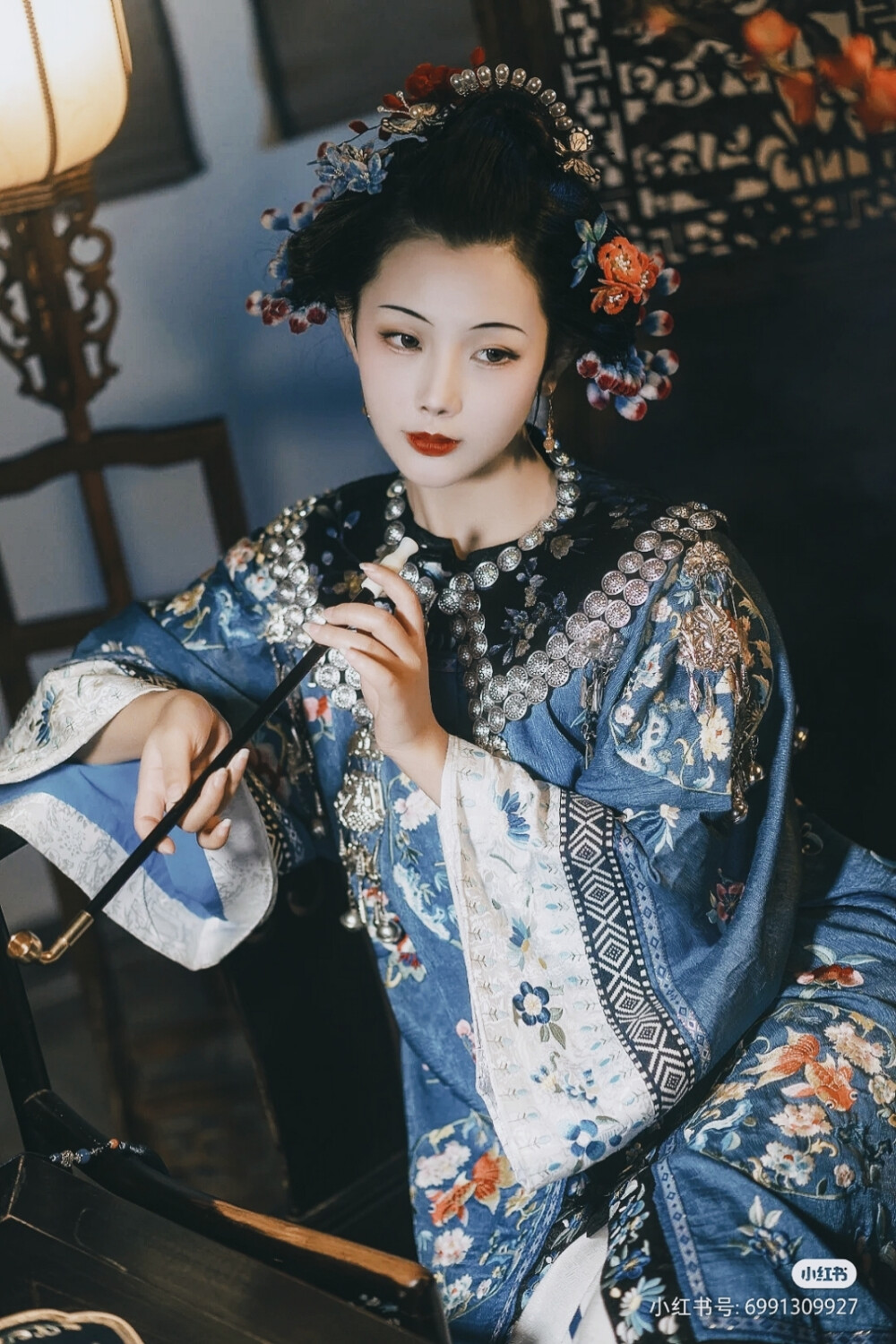 女职工怀孕几个月需到社保局备案