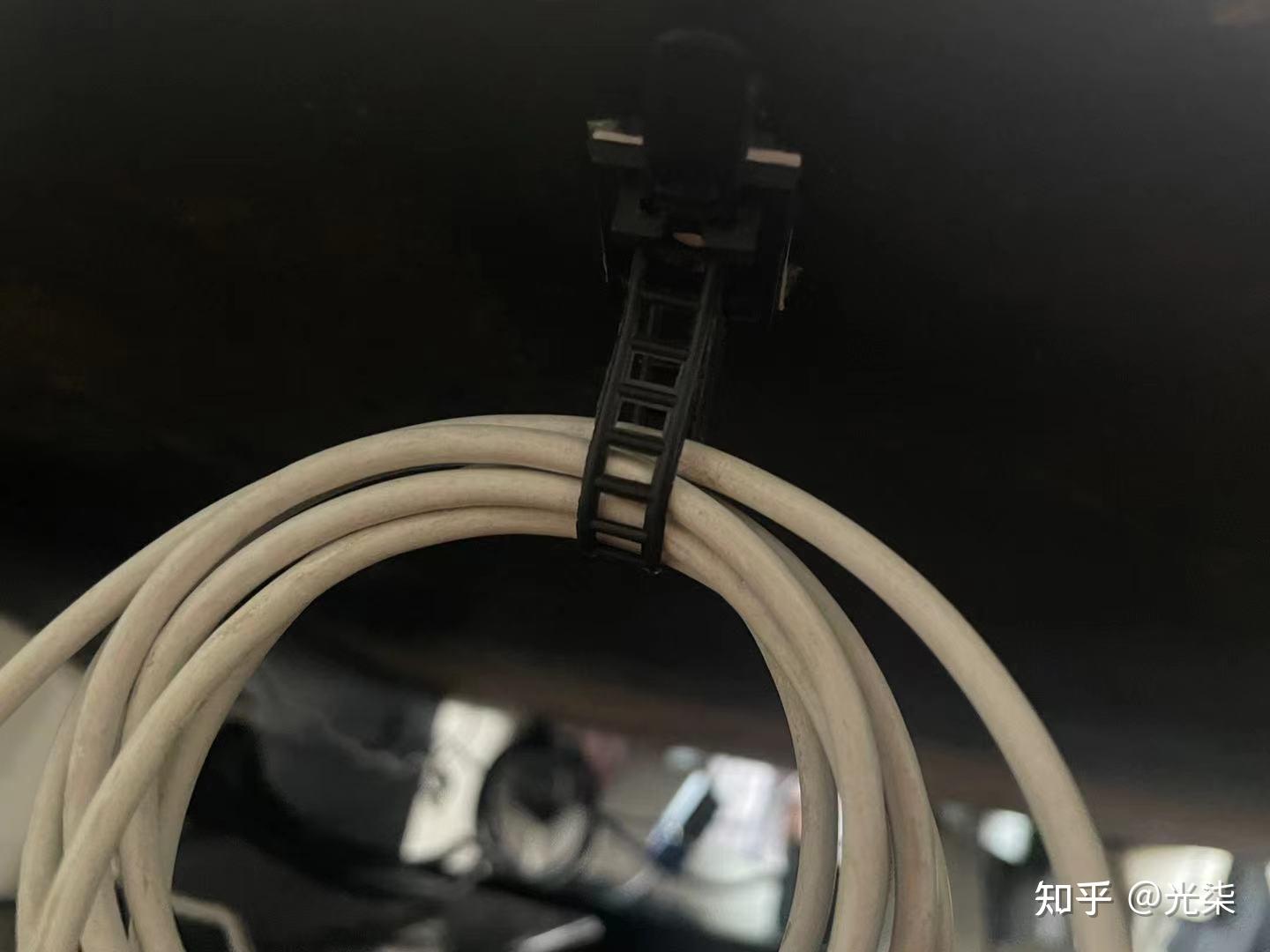 主机怎么固定显示器不倒