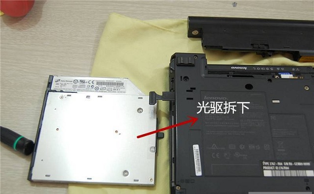 主机怎么装光驱连接线