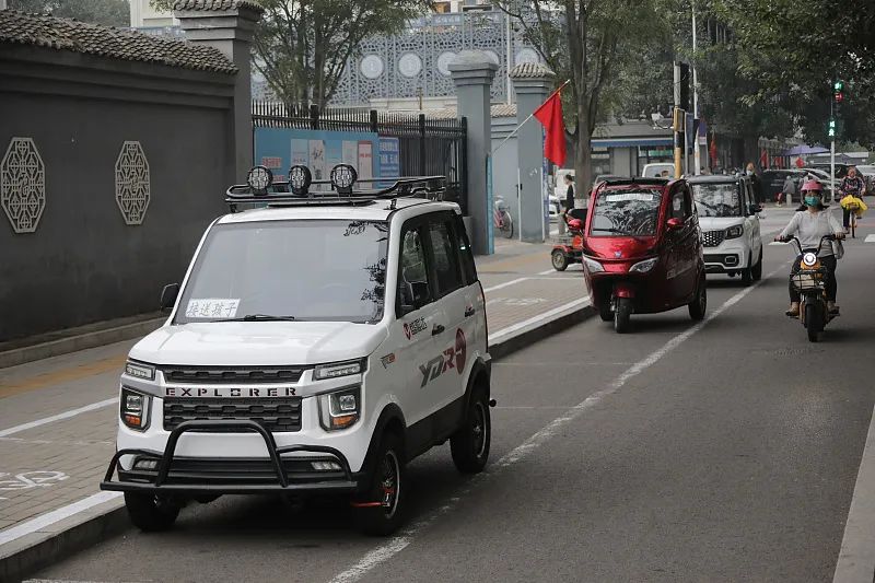 车改色去车管所备案麻烦么