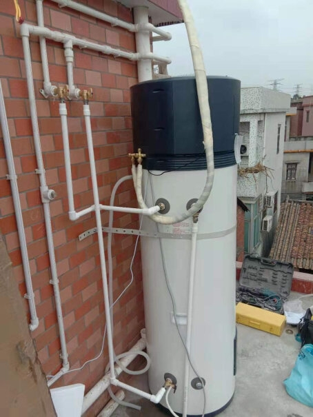 200升空气能热水器配几匹主机
