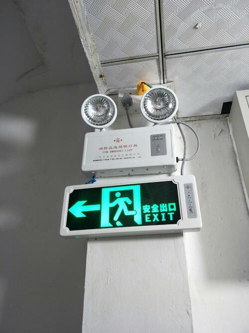 消防主机消音灯常亮吗