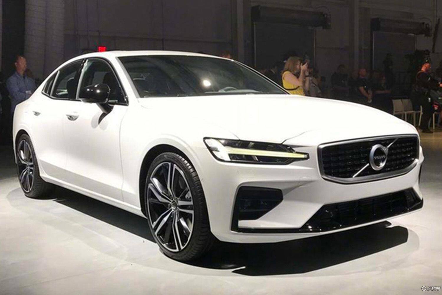 沃尔沃s40收音机主机怎么拆