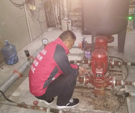 消防主机里的消防泵多久检查一次