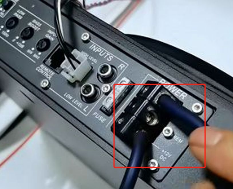 低音炮给主机接线可以吗