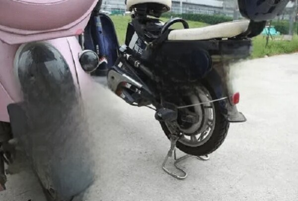 电动车防盗备案牌在哪里安装