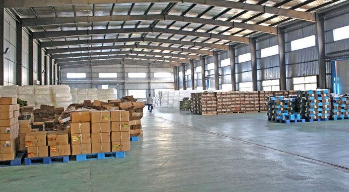 库房外面打个广告牌需要备案吗