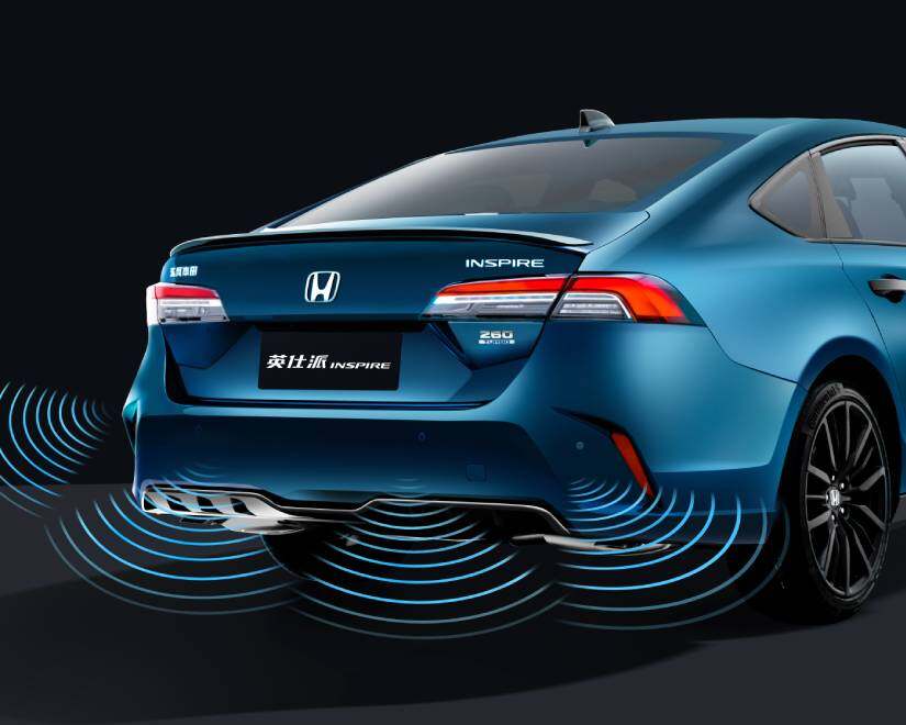 10年别克君越倒车雷达主机在哪里