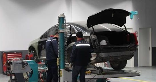 路虎揽胜倒车影像不工作 主机重启