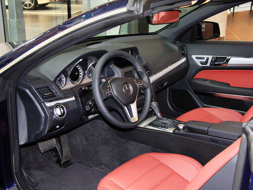 2010款奔驰e260中控主机维修