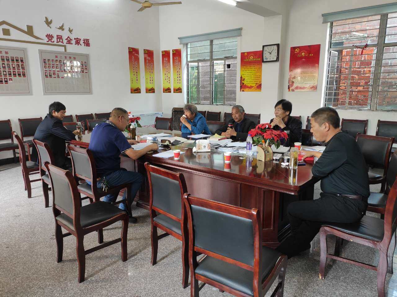 村两委成员在政府哪个部门备案