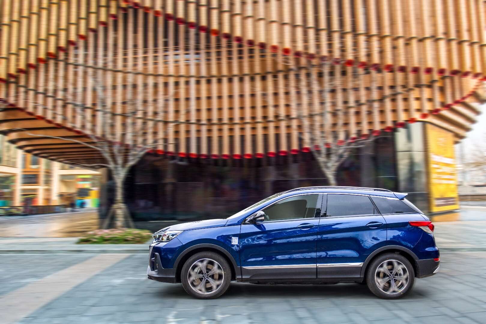 21款北汽智达x3主机黑屏怎么处理