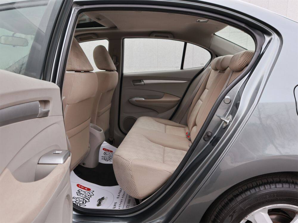 本田锋范中控锁的主机位置