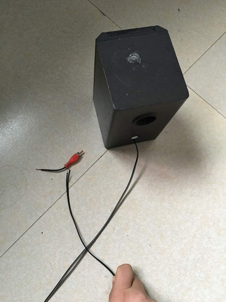 主机音响怎么插一根线