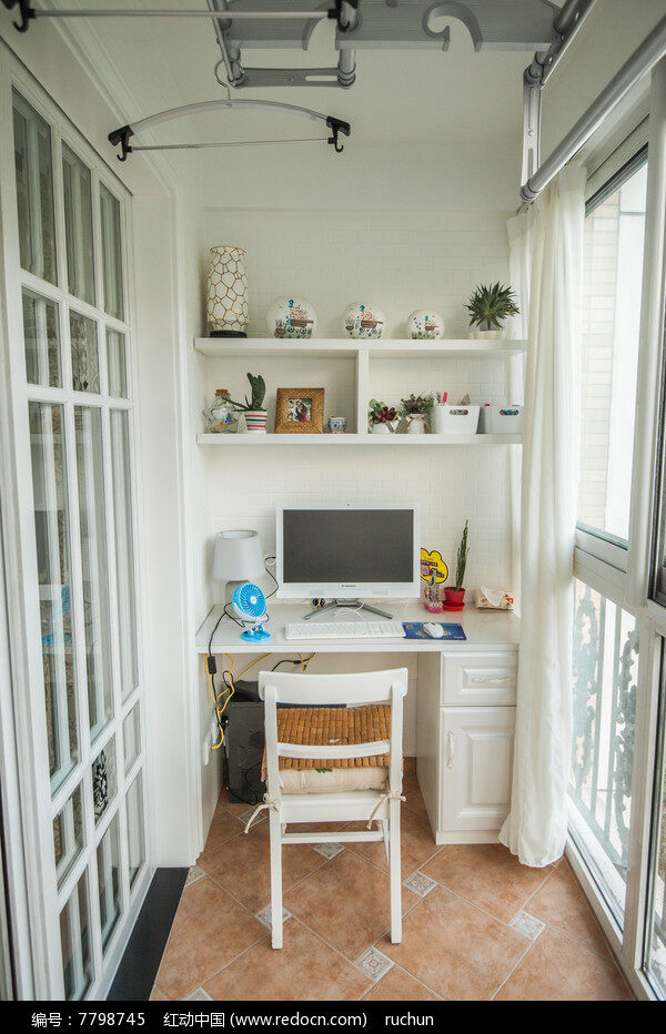 小阳台有窗户做电脑桌主机怎么放