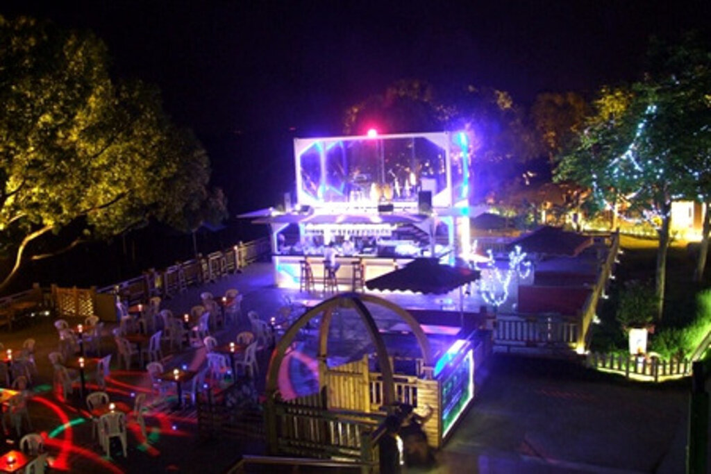 酒吧驻唱办理备案