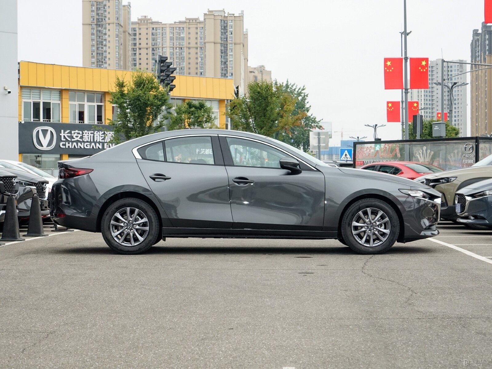 20年马自达3昂克赛拉主机怎么拆