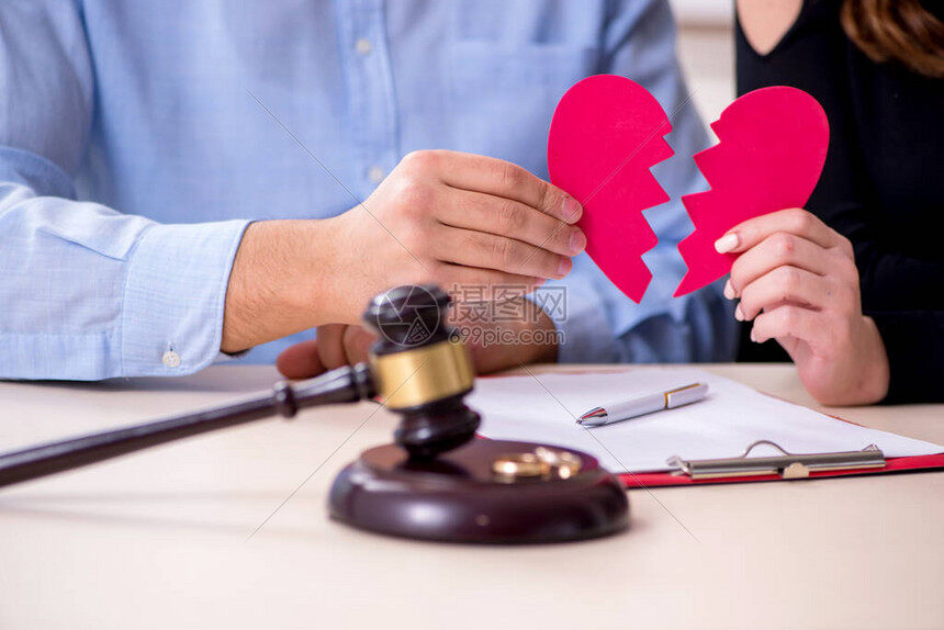 离婚后房子不能过户需到房管所登先备案吗