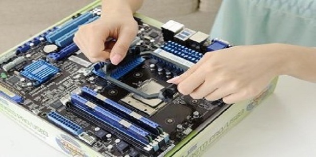 组装电脑的主机插件怎么插